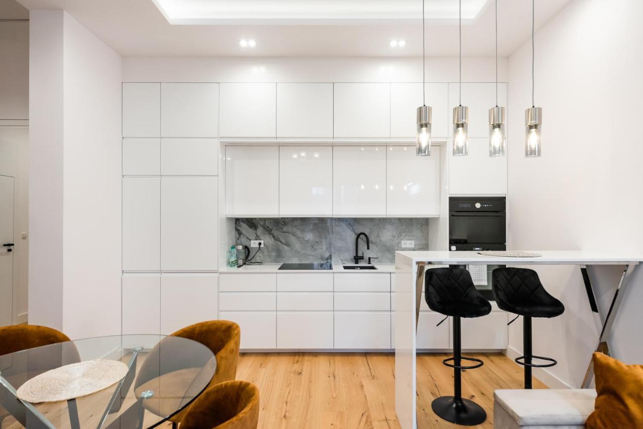 Zlota Sophisticated Apartment Варшава Экстерьер фото