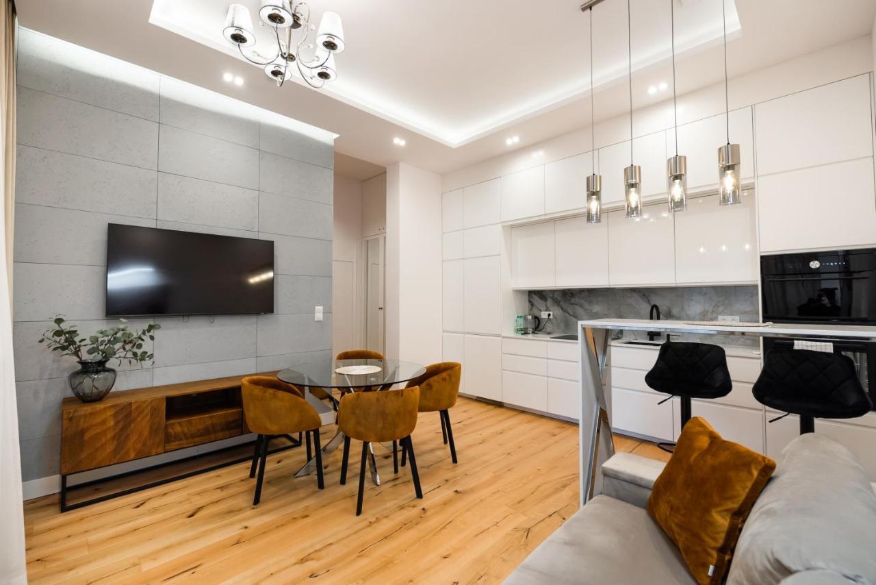 Zlota Sophisticated Apartment Варшава Экстерьер фото