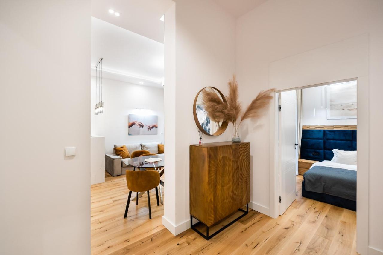 Zlota Sophisticated Apartment Варшава Экстерьер фото