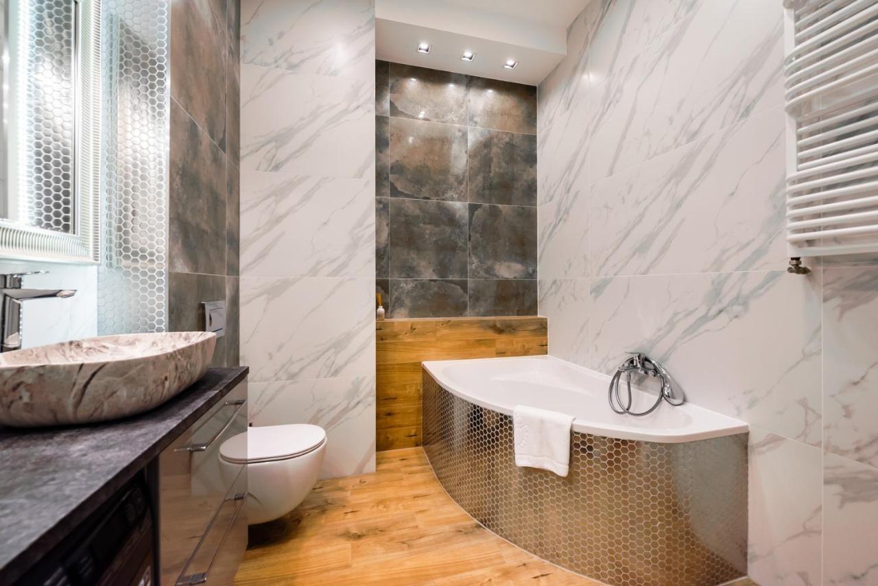 Zlota Sophisticated Apartment Варшава Экстерьер фото